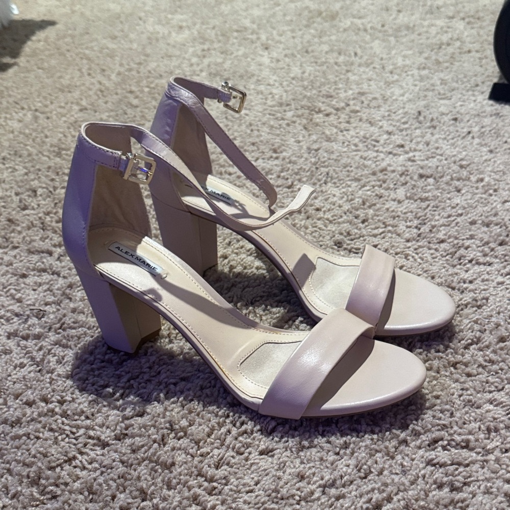 Women's Elegant Cream Colored Heels Never Worn